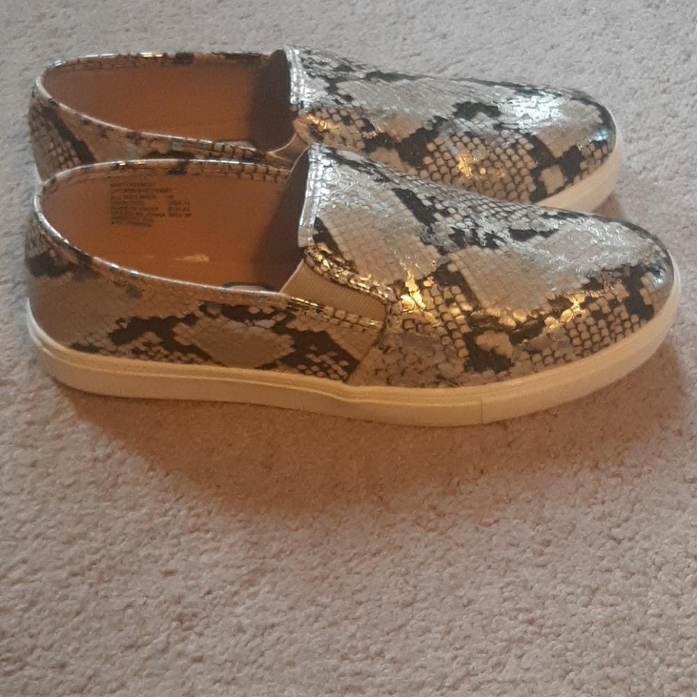 Shoes - Picture 3 of 3